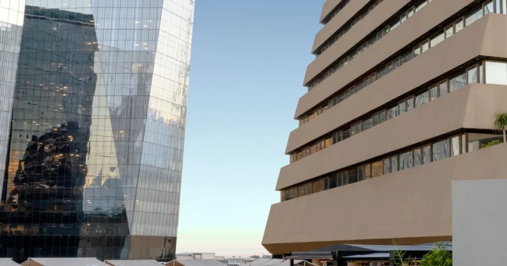 Sandton Sun and Towers – Hotel in Johannesburg